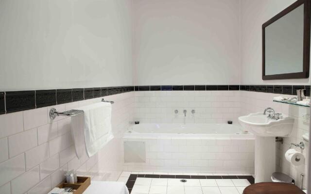 Abbotsford Country House