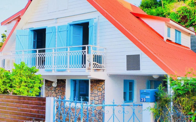 Location Maison Bleue avec piscine privative au Carbet Martinique