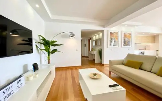 Home Out Marina Apartment