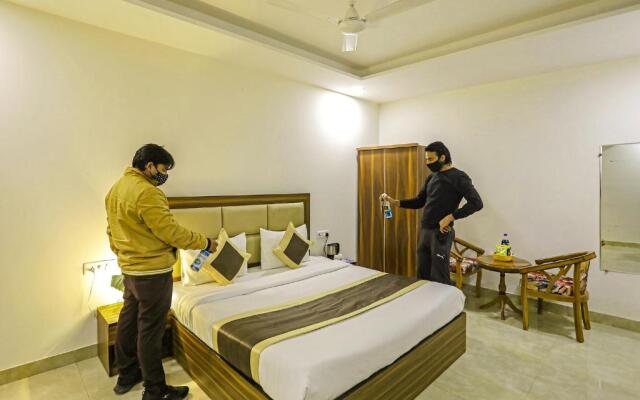 Fabhotel White House Bnb