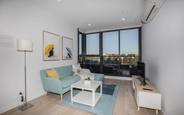 Stunning Apartment in Parkville