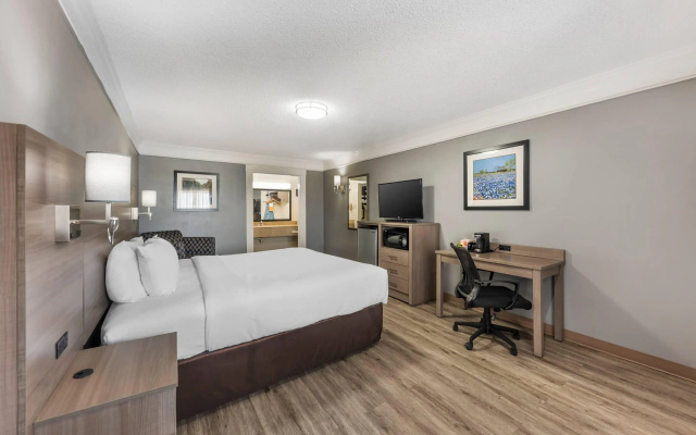 Quality Inn Near Lake Marble Falls