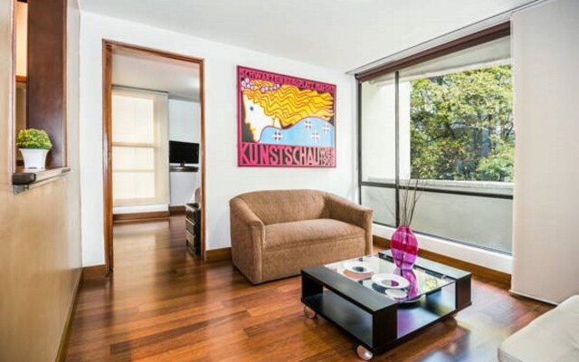 Lloyds Apartsuites Parque 93