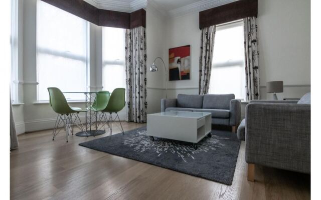 1 Bedroom in Kew Gardens - Clarendon Garden