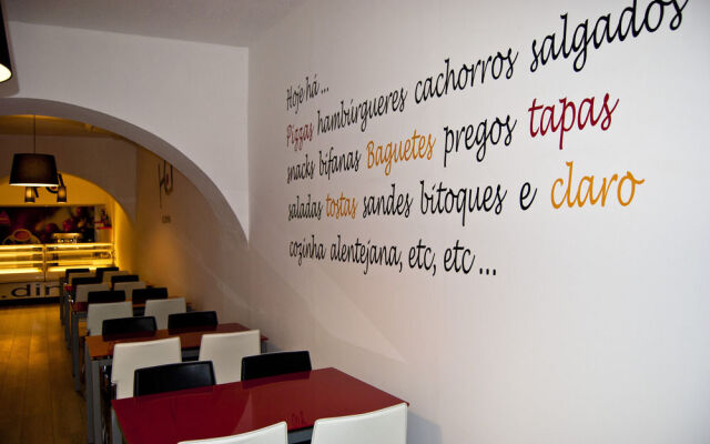 D. Dinis Low Cost Hostel