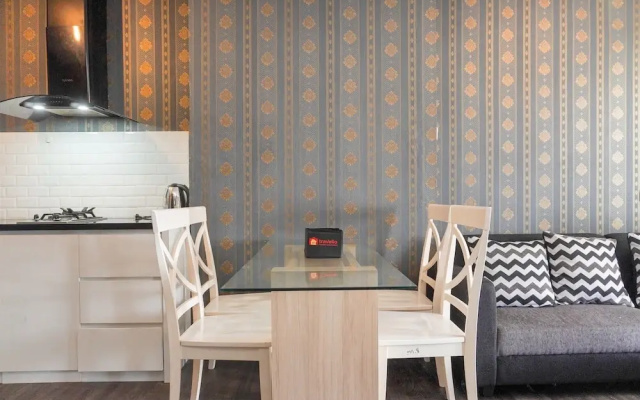 Good And Homey 2Br At Nifarro Park Apartment
