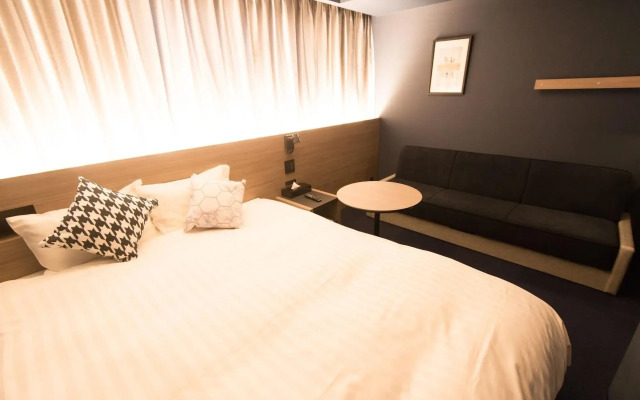 Hotel She, Osaka