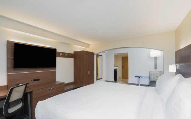 Holiday Inn Express Hotel & Suites Louisville East by IHG