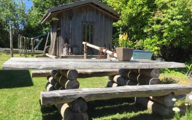 Wild Edge Lodge