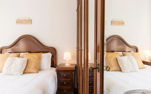 Metro Lapa House with sunny balcony and A/C