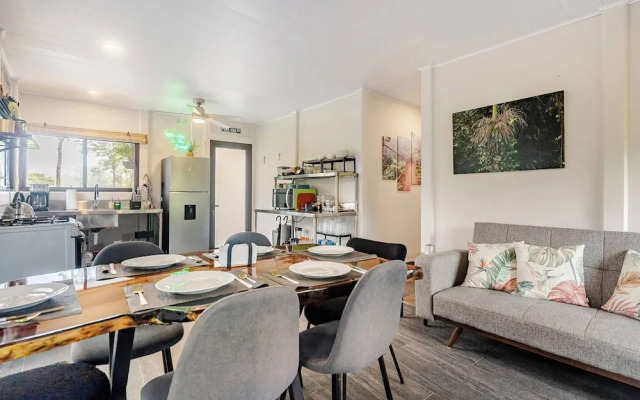 Pura Vidaville - Hiker's Hideaway