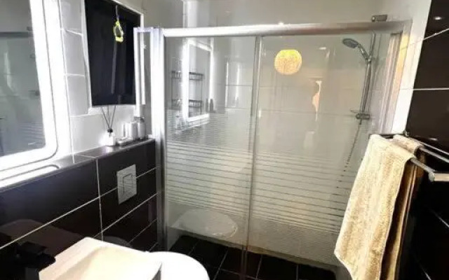Spacious Amman flat with garden and Pool