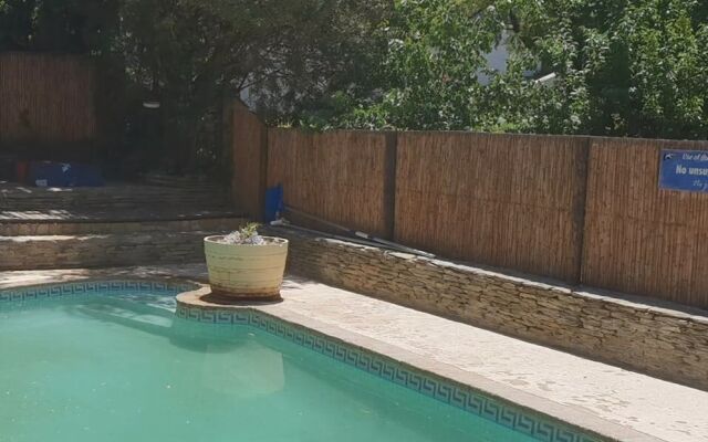 Barrydale Backpackers and Dung Beetle - Hostel