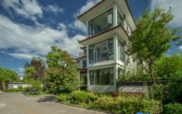 Lijiang Xiangyu Light Luxury Snow Mountain Holiday Villa