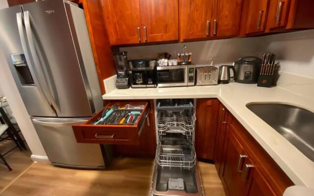 Luxury 2beds,2baths, free parking at Waikiki Beach