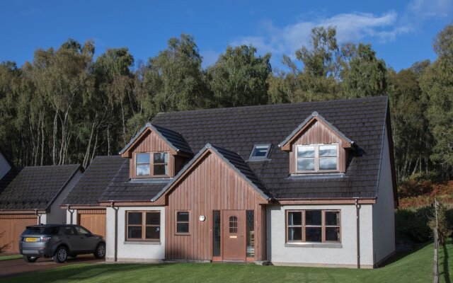 Highland Holiday Homes - Tulloch Ard
