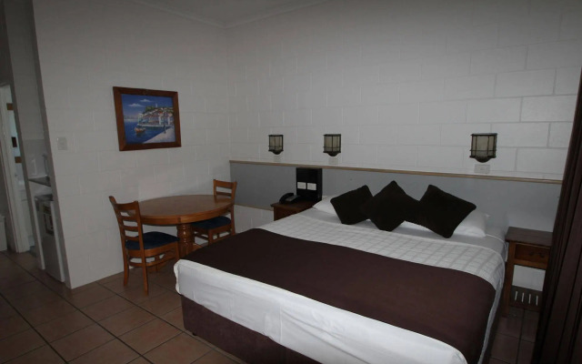 The Colonial Rose Motel