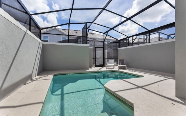 4bed 3Ba Storey Lake Home w. Pool