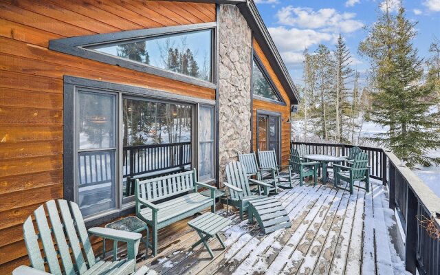 Wildwood Peaks 4 Bedroom Home by RedAwning