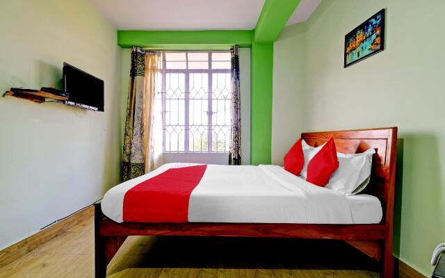 OYO 78477 Meera Holiday Villa