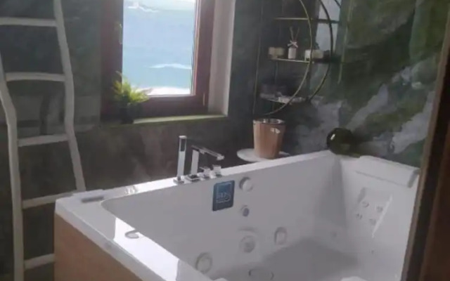 Accommodation With Lake View With Jacuzzi