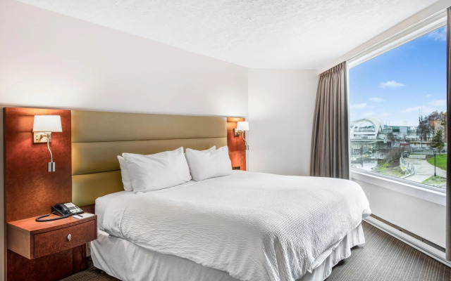 Victoria Regent Waterfront Hotel & Suites