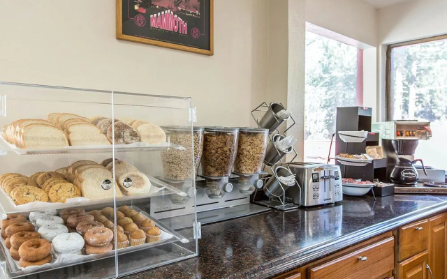 Econo Lodge Wildwood Inn