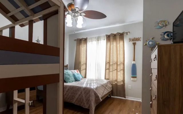 Amazing Family Townhouse Minutes From the Parks