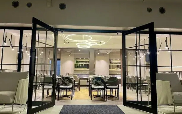 Doutonboricrystalhotel3