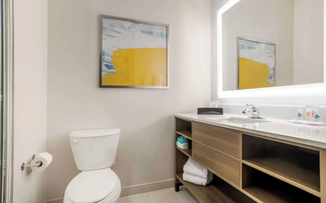 Comfort Inn & Suites Huntsville Near University