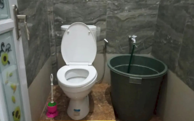 OYO 93866 Neva Guest House SyariahNearWaduk Cipta Karya