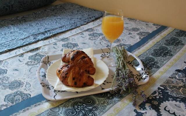 Schöne Ferienwohnung mit Terrasse, Roses