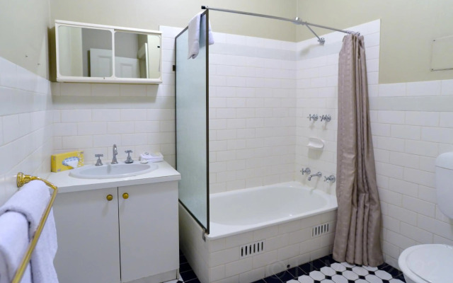 Adelaide Mansions Serviced Apartments