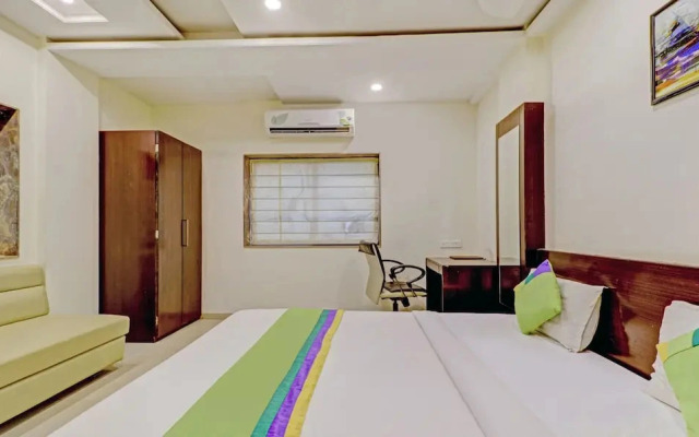 Treebo Trend Loharkar's Family Hotel