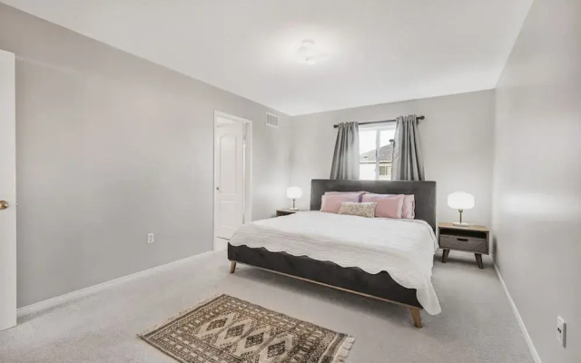 Spacious Whitby Haven 3BR Home Parking