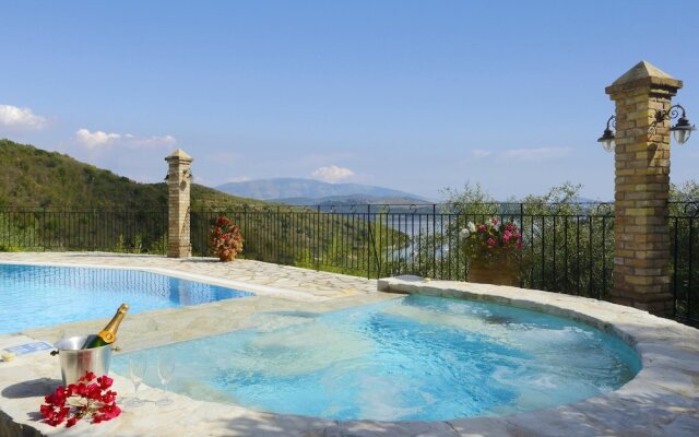 Leonora s House in St Stefanos Bay