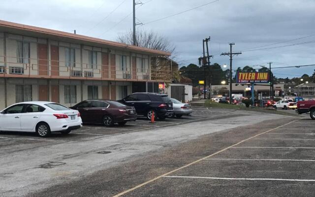 Tyler Inn  Suites