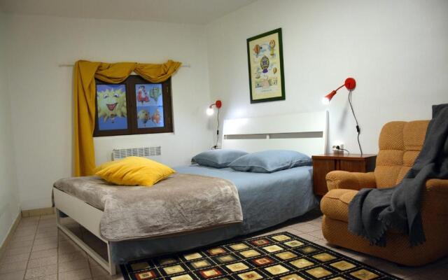 Guest House "Près des Montgolfières"