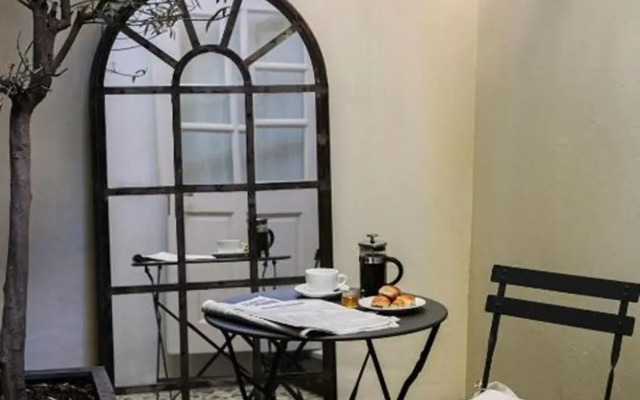 Tophams Hotel