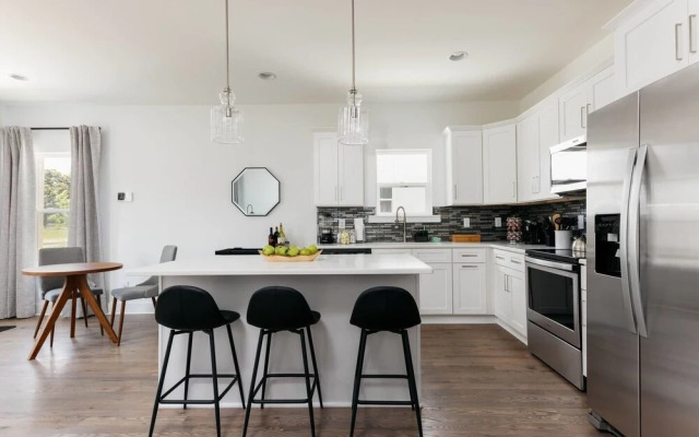 Beautiful 8beds/4ba Home in Nashville