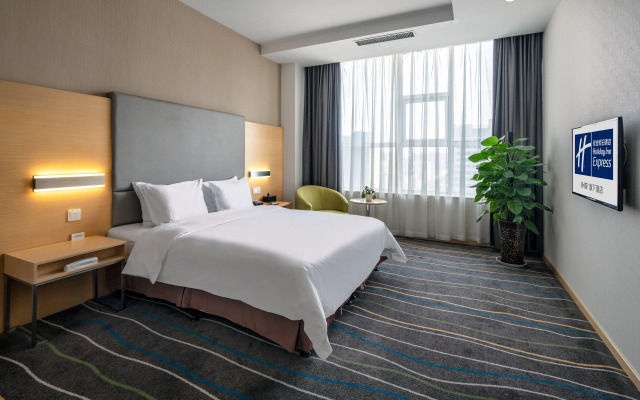 Holiday Inn Express Luoyang City Center by IHG