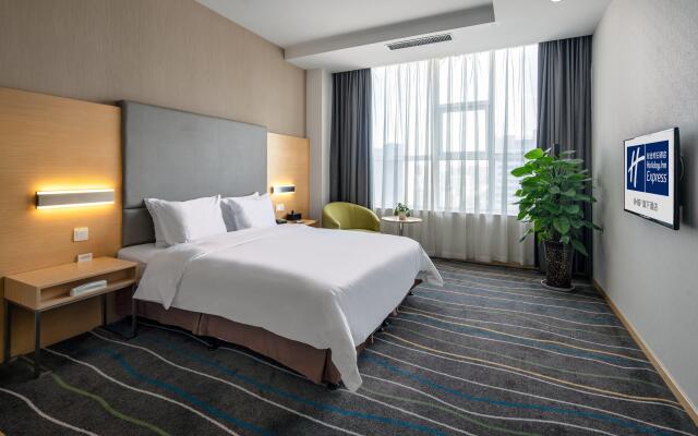 Holiday Inn Express Luoyang City Center, an IHG Hotel