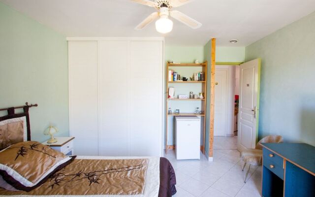 Le Cabanon De Regine Chambre Dhotes