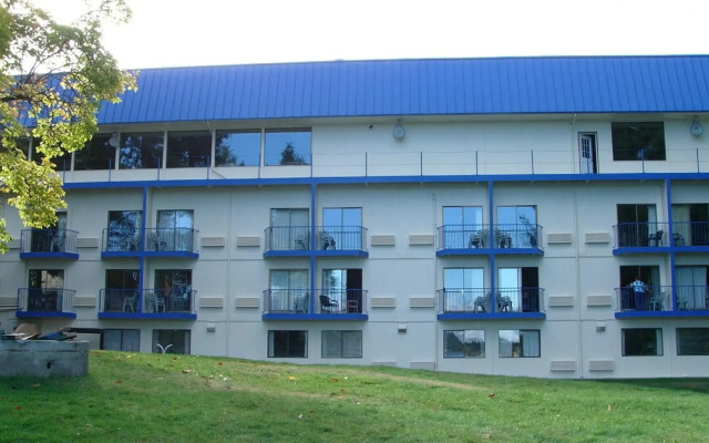 Oyster Bay Inn & Suites