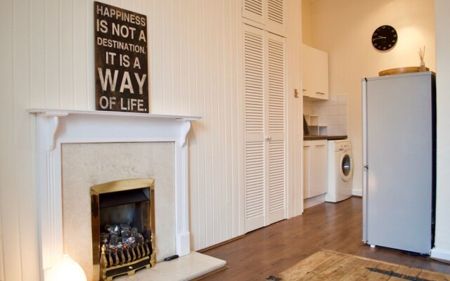 1 Bedroom Flat Near Dalry Area