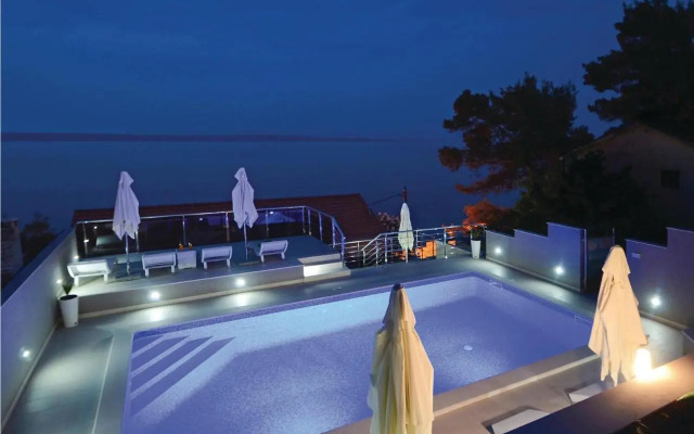 Two-Bedroom Apartment in Prigradica