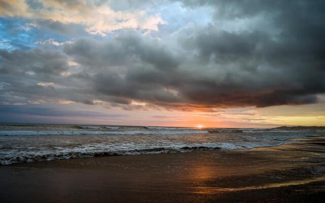 Sunset Del Mar Resort