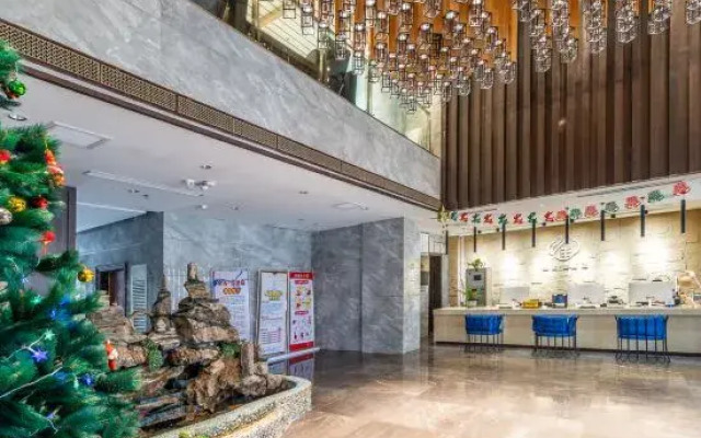 Golden Quaker Hotel (Zhumadian West High-speed Railway Station)