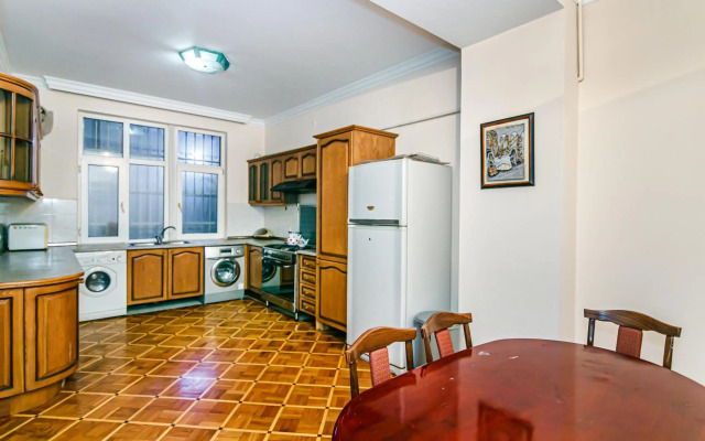 Nizami Street sweet house Hiss