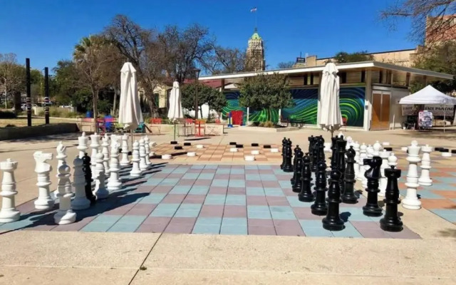 Inviting 4br/2ba Near Downtown & Riverwalk